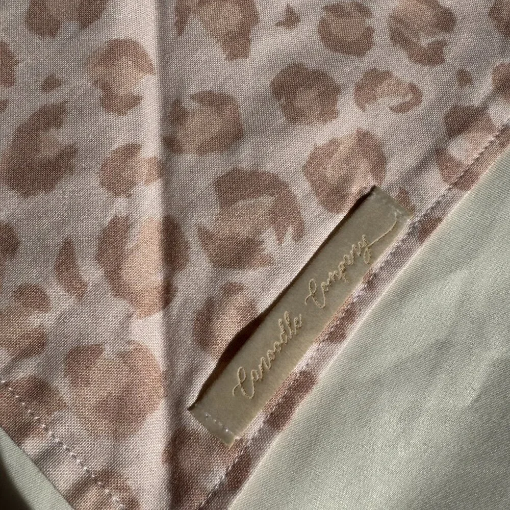 EUC, Canoodle Leopard Pattern Dog Bandana, Pink, Size M